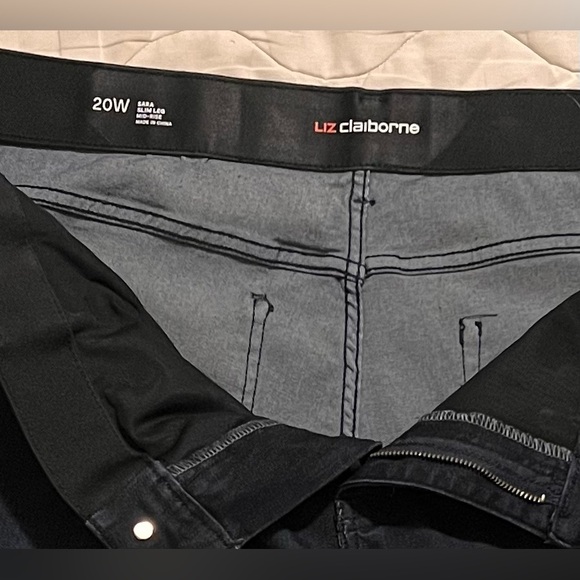 NWT Liz Claiborne Sara Slim Leg Mid-Rise Jeans - size 20W - Picture 4 of 8